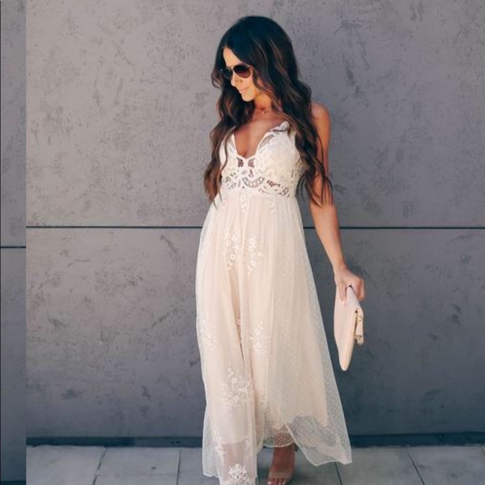 Scalloped lace dress